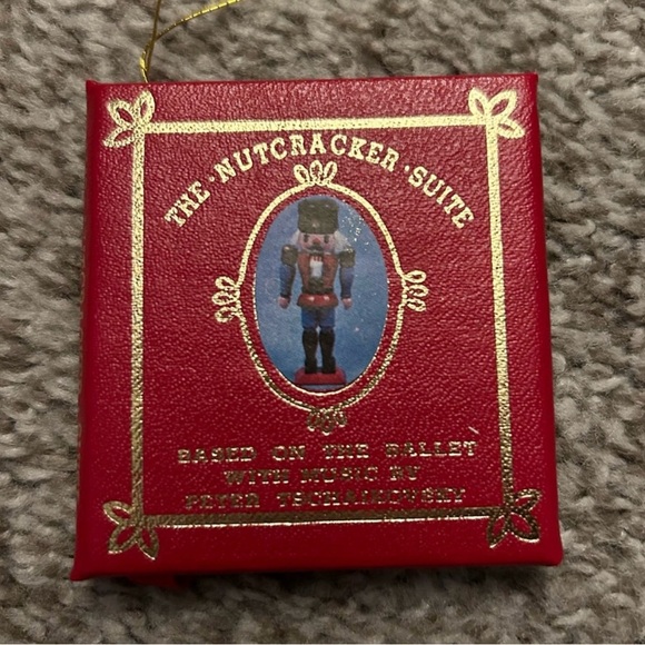 FOUR KURT ALDER RED MINI RED BOOKS. ORNAMENTS 1977
LIKE NEW - Picture 3 of 7